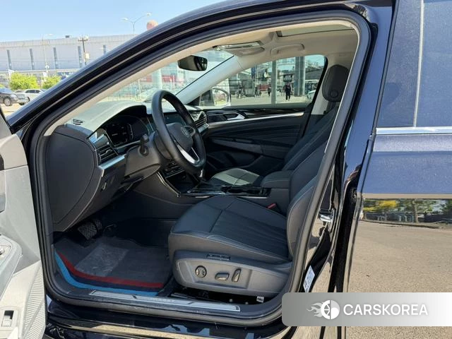 Volkswagen Passat 2025 Черный из Китая, фото 2