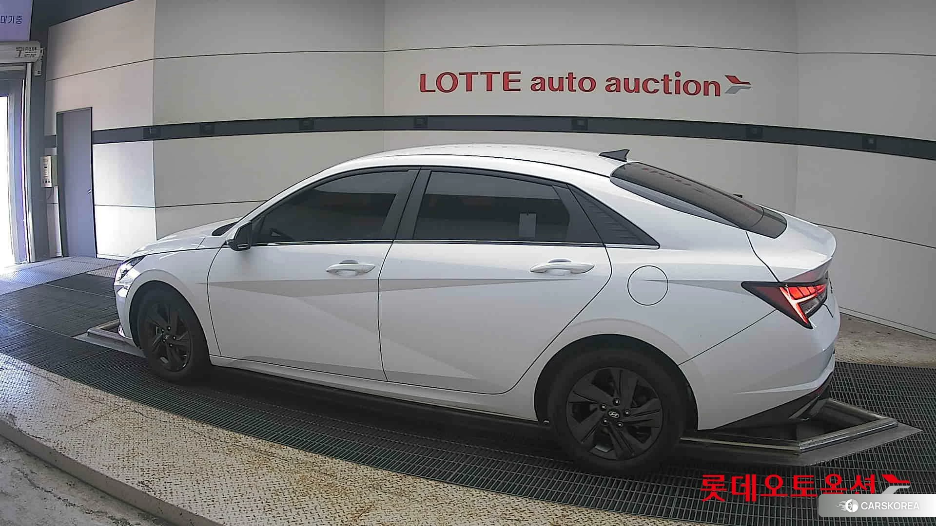 Hyundai Avante 2022 Polar White из Кореи, фото 2