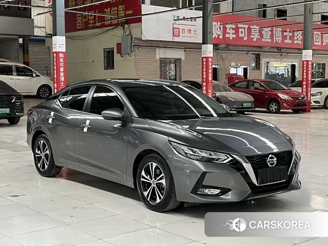 Nissan Xuan Yi 2023 Темно-серый из Китая, фото 2
