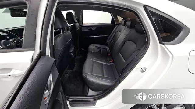 Kia The New K3 2nd generation 2021 Белый из Кореи, фото 2