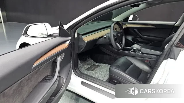 Tesla Model 3 2022 Белый из Кореи, фото 2