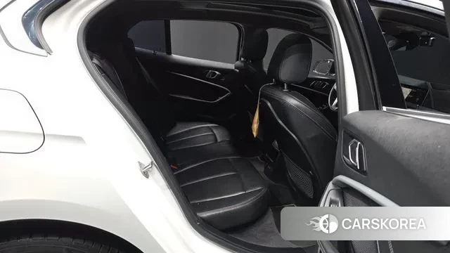 BMW 1 Series (F40) 2021 Белый из Кореи, фото 2