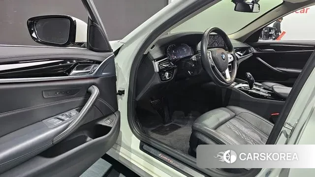 BMW 5 Series (G30) 2020 Белый из Кореи, фото 2