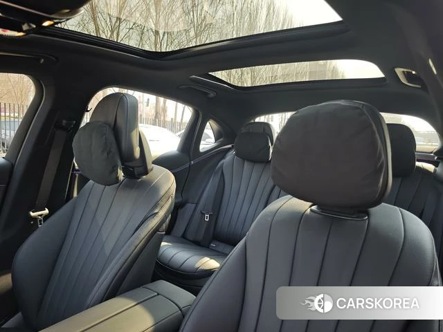 Mercedes-Benz E-class PHEV 2024 Черный из Китая, фото 2