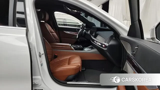 BMW 7 Series (G70) 2023 Белый из Кореи, фото 2