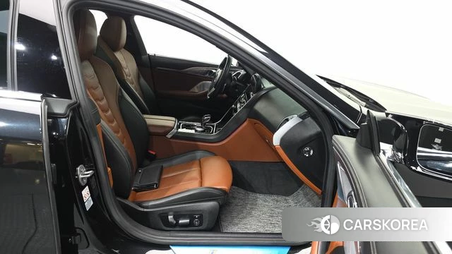 BMW 8 Series (G15) 2023 Черный из Кореи, фото 2