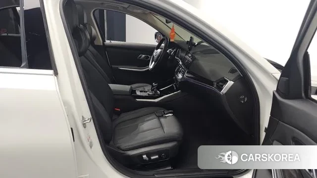 BMW 3 Series (G20) 2019 Белый из Кореи, фото 2