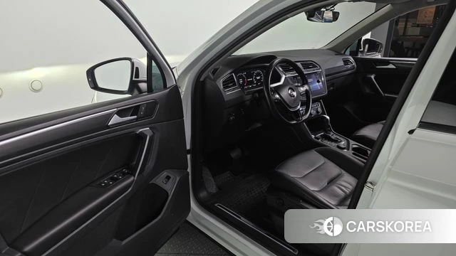 Volkswagen Tiguan second Generation 2020 Белый из Кореи, фото 2