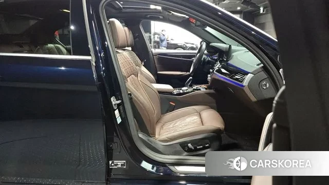 BMW 5 Series (G30) 2023 Черный из Кореи, фото 2