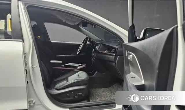 Kia Niro Plus 2022 Белый из Кореи, фото 2