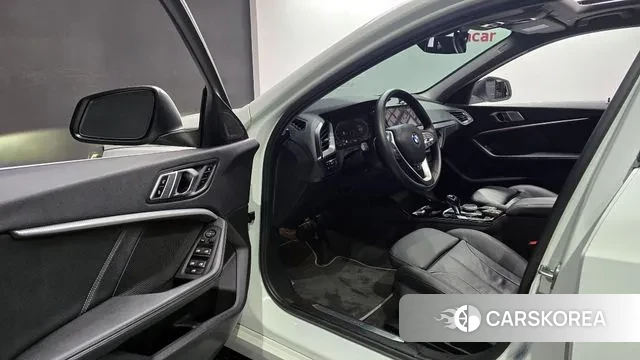 BMW 1 Series (F40) 2022 Белый из Кореи, фото 2