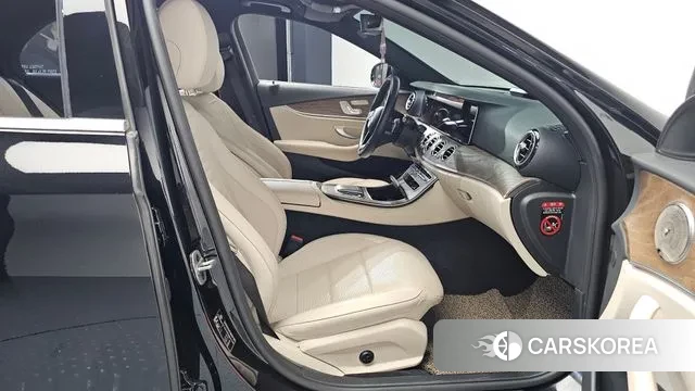 Mercedes-Benz E-Class W213 2022 Черный из Кореи, фото 2