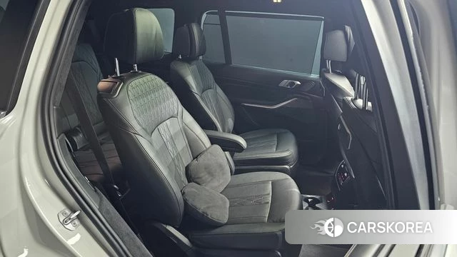 BMW X7 (G07) 2023 Белый из Кореи, фото 2