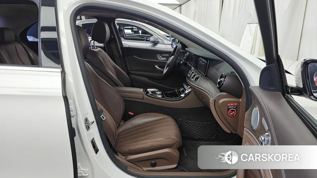 Mercedes-Benz E-Class W213 2019 Белый из Кореи, фото 2