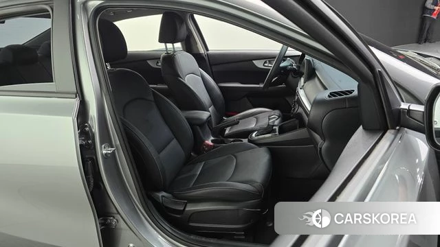 Kia The New K3 2nd generation 2022 Серый из Кореи, фото 2