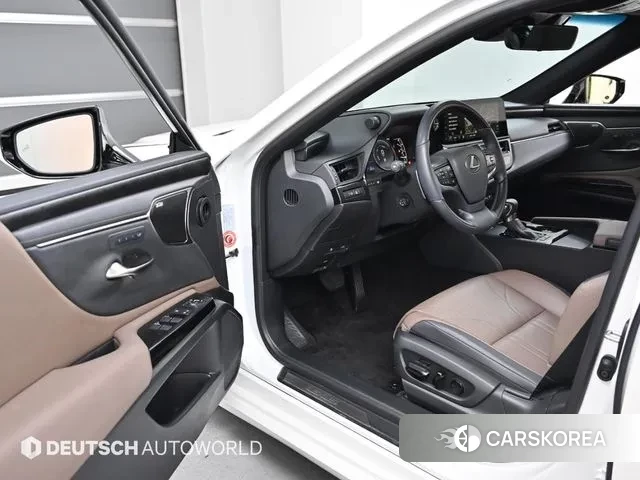 Lexus ES300h 7th generation 2023 Белый из Кореи, фото 2
