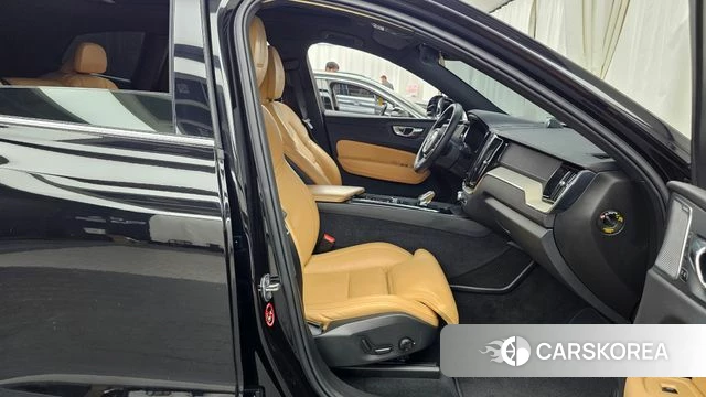 Volvo XC60 second Generation 2020 Черный из Кореи, фото 2