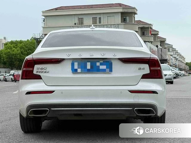 Volvo S60 2022 Белый из Китая, фото 2