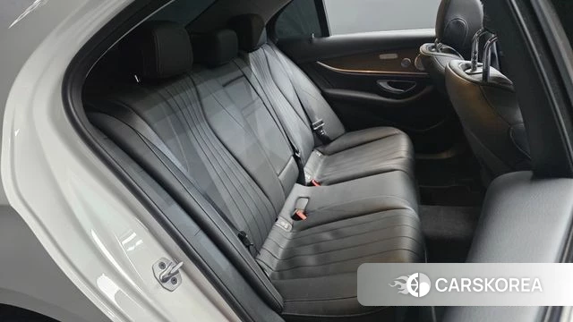 Mercedes-Benz E-Class W213 2019 Белый из Кореи, фото 2