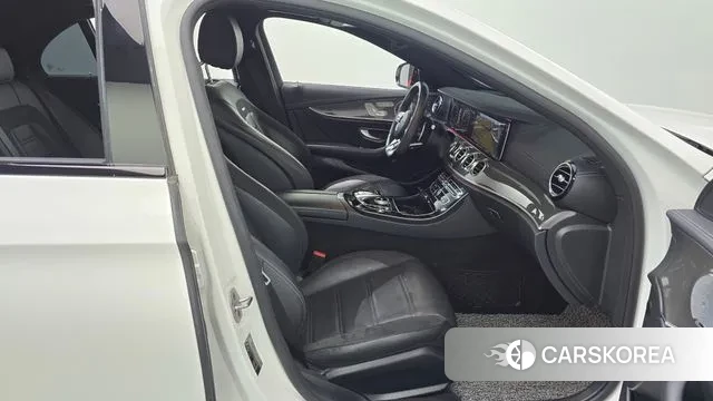 Mercedes-Benz E-Class W213 2019 Белый из Кореи, фото 2