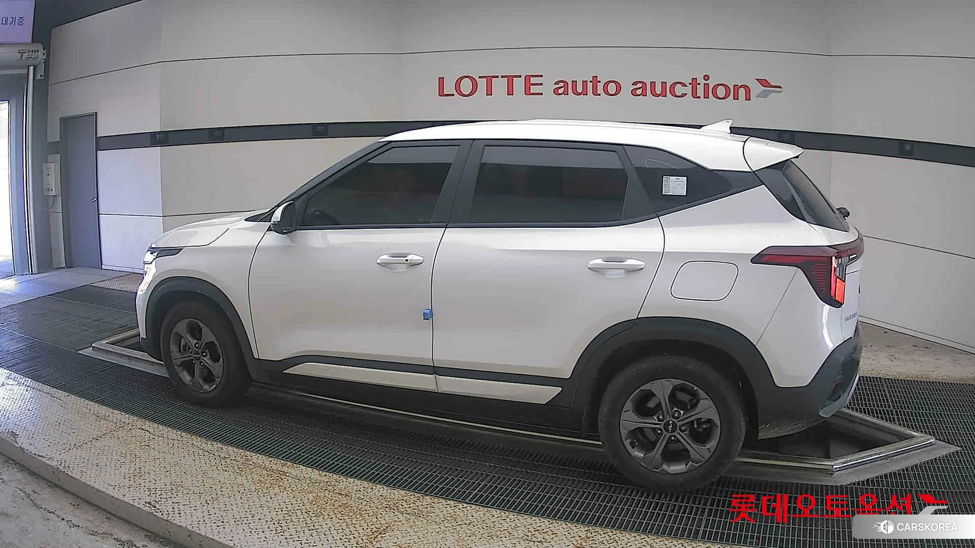 Kia Seltos 2023 Snow White Pearl (optional) из Кореи, фото 2