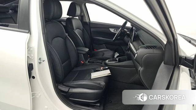 Kia The New K3 2nd generation 2021 Белый из Кореи, фото 2