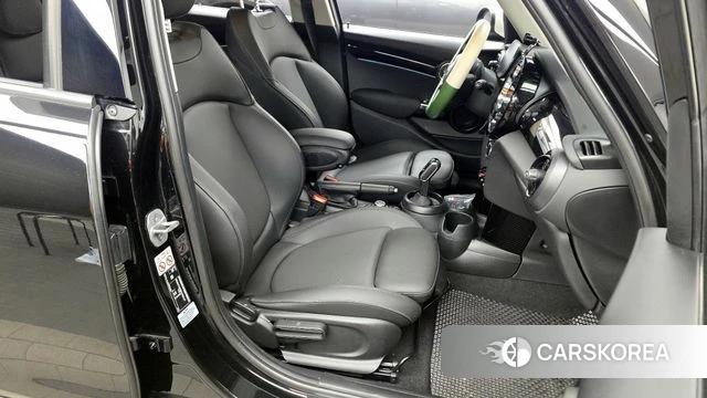 Mini Cooper 2023 Черный из Кореи, фото 2