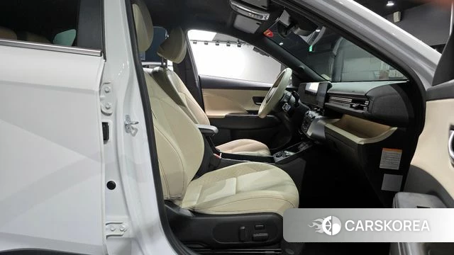 Hyundai Kona Hybrid (SX2) 2023 Белый из Кореи, фото 2