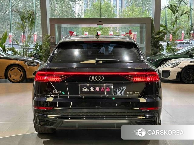 Audi Q8 2021 Черный из Китая, фото 2