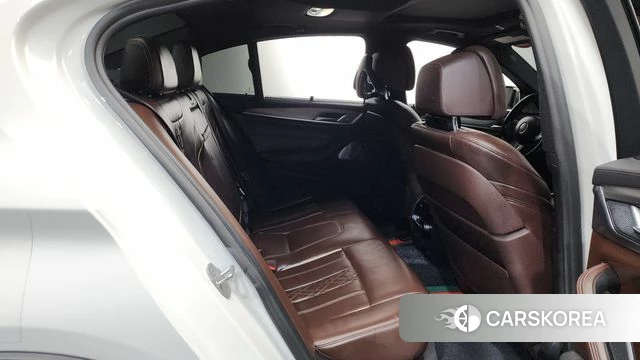 BMW 5 Series (G30) 2018 Белый из Кореи, фото 2