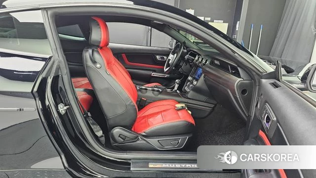 Ford Mustang 2022 Черный из Кореи, фото 2