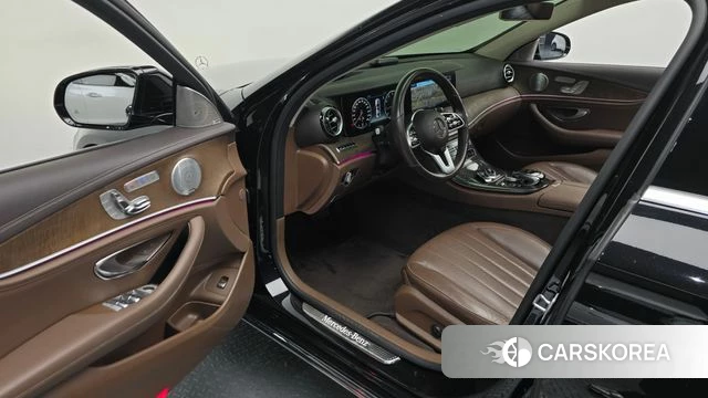 Mercedes-Benz E-Class W213 2019 Черный из Кореи, фото 2