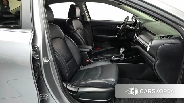 Kia The New K3 2nd generation 2022 Серый из Кореи, фото 2