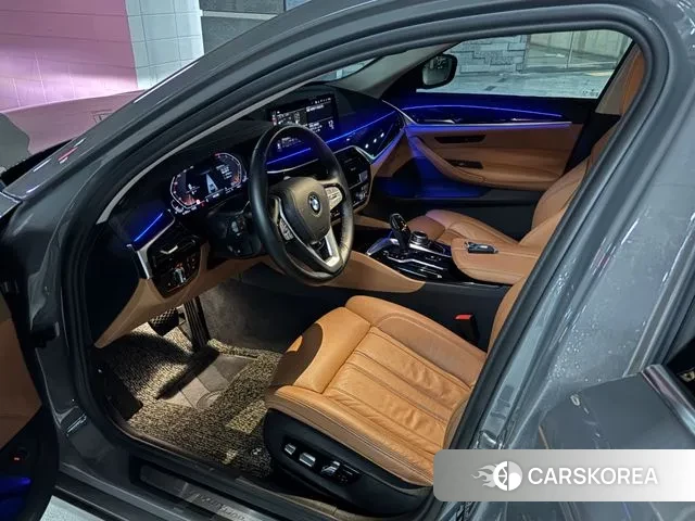 BMW 5 Series (G30) 2022 Цвет галактики из Кореи, фото 2