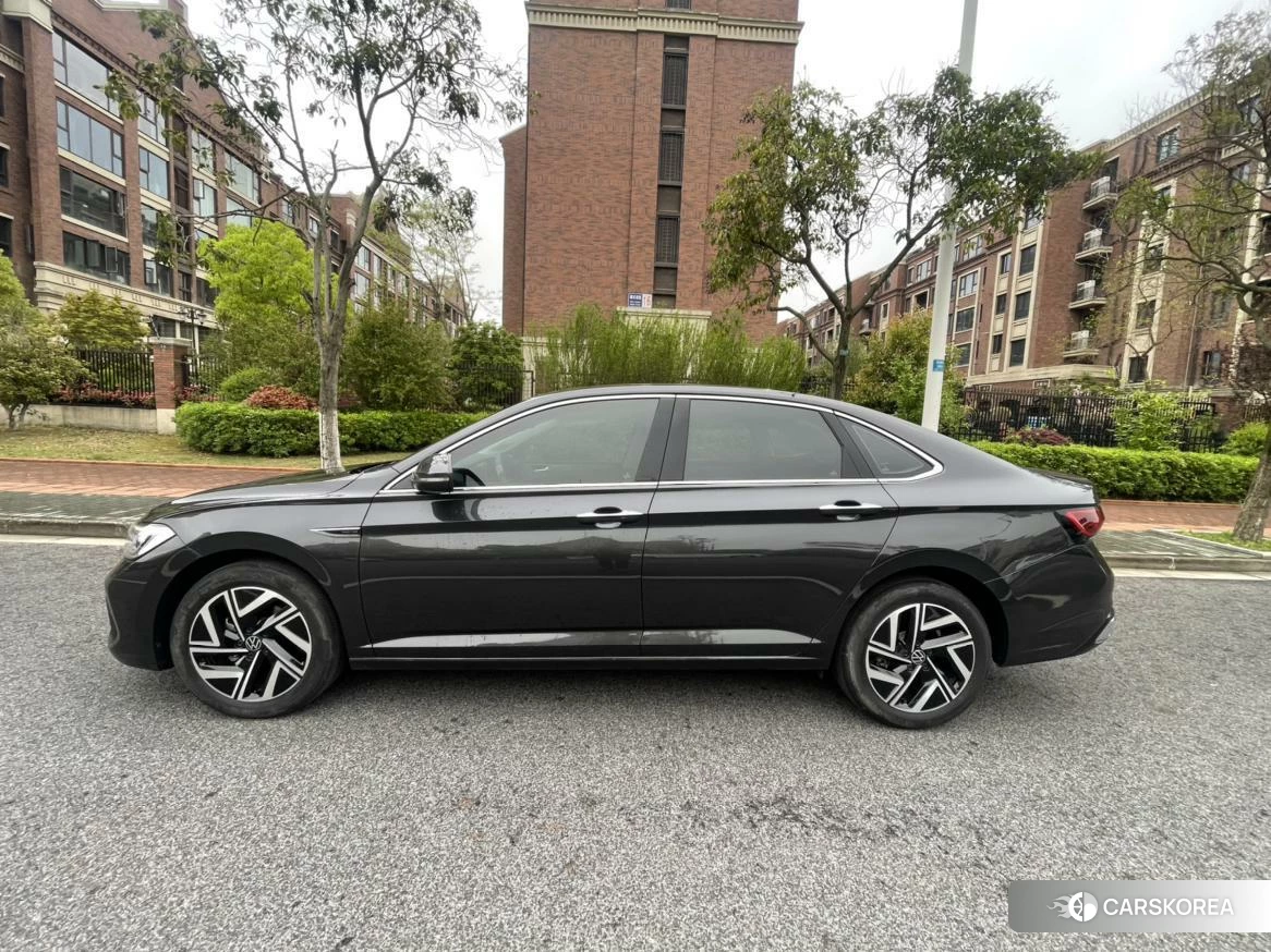 Volkswagen Sagitar 2024 Темно-серый из Китая, фото 2