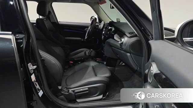 Mini Cooper 2023 Черный из Кореи, фото 2