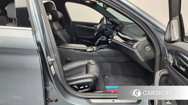 BMW 5 Series (G30) 2019 Серебряный из Кореи, фото 2