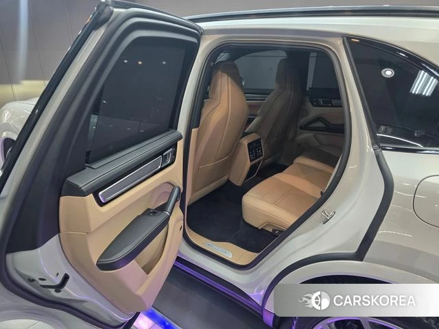 Porsche Cayenne (PO536) 2023 Серебристо-серый из Кореи, фото 2