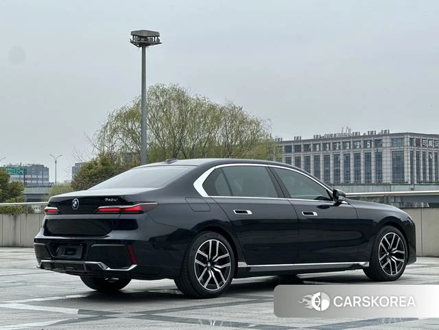 BMW 7 series 2024 Черный из Китая, фото 2