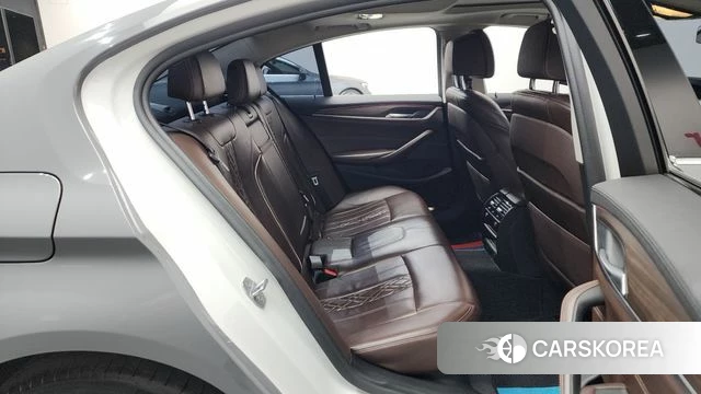 BMW 5 Series (G30) 2019 Серебристо-серый из Кореи, фото 2