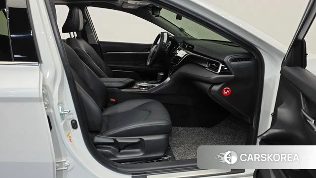 Toyota Camry (XV70) 2018 Белый из Кореи, фото 2