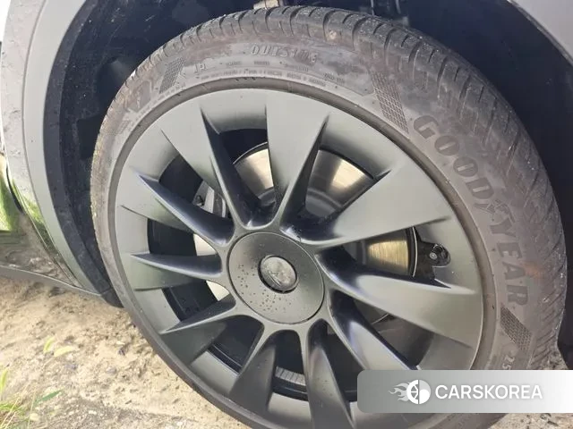 Tesla Model Y 2024 Черный из Кореи, фото 2