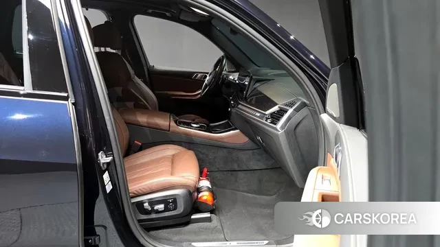 BMW X5 (G05) 2023 Черный из Кореи, фото 2