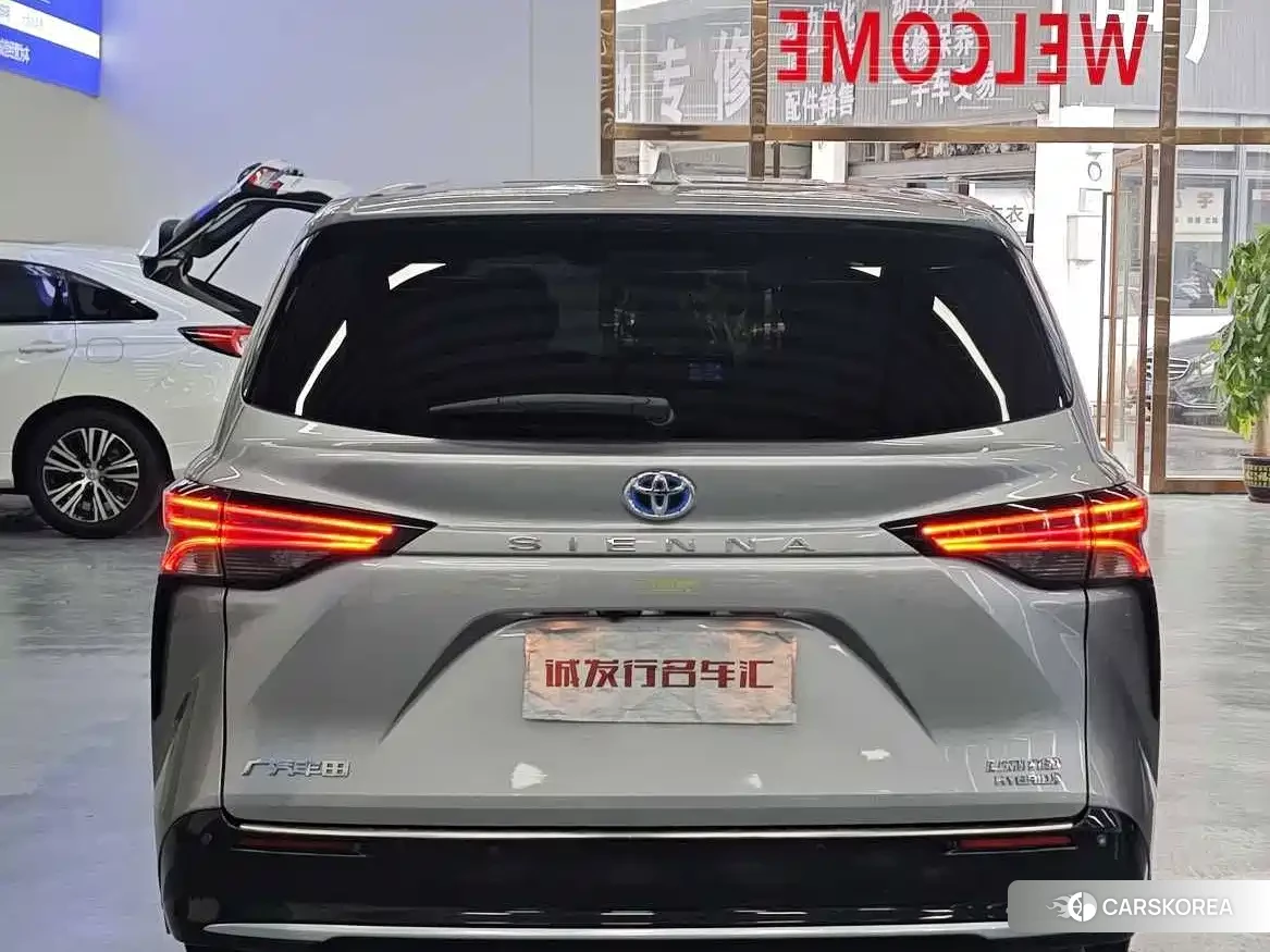 Toyota Sienna 2024 Silver/gray из Китая, фото 2