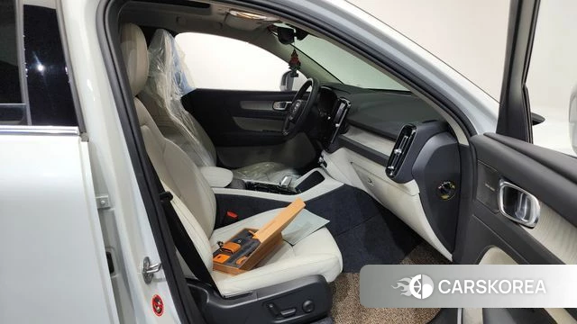 Volvo XC40 2024 Белый из Кореи, фото 2