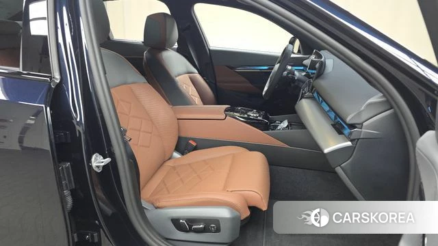 BMW 5 Series (G60) 2025 Синий из Кореи, фото 2