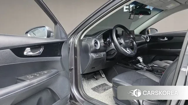 Kia The New K3 2nd generation 2023 Серый из Кореи, фото 2