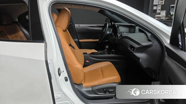 Lexus UX250h 2021 Белый из Кореи, фото 2