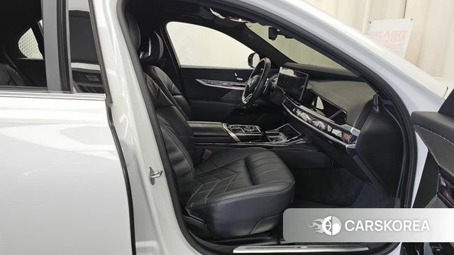 BMW 7 Series (G70) 2025 Белый из Кореи, фото 2