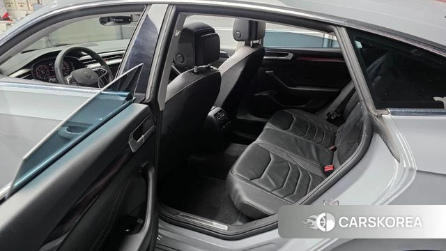 Volkswagen Arteon 2022 Серебристо-серый из Кореи, фото 2